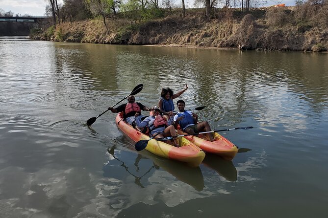 Houston Buffalo Bayou Kayak and Paddleboard Rentals - Paddling toward Allen’s Landing