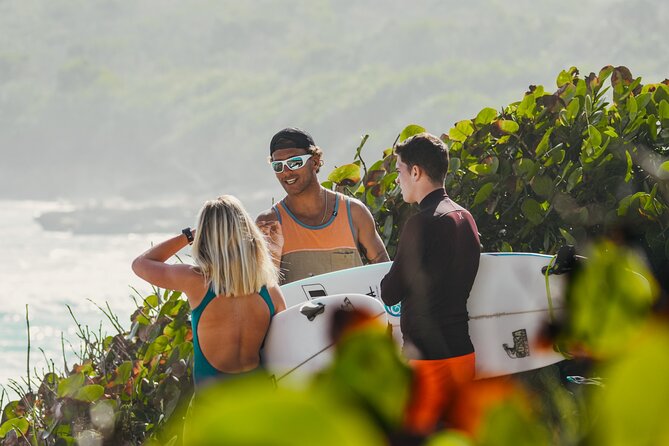 Initiation / Beginner surf lessons in Guadeloupe - Why the Eight-Person Limit Matters