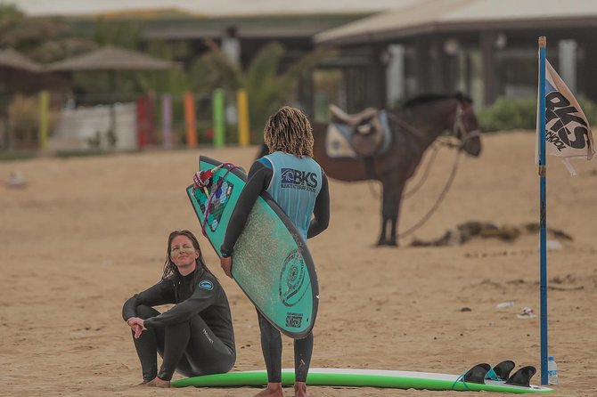 Initiation Group Surf - Taking the board into Essaouira Bay