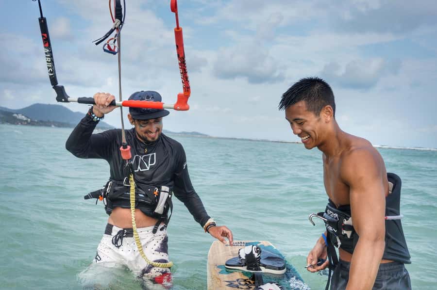 Koh Samui: Beachfront Kitesurfing Lesson with Professionals - Starting at Mahalo on Koh Samui