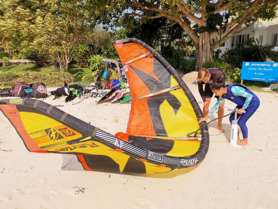 Koh Samui: Beachfront Kitesurfing Lesson with Professionals - Who should book this Koh Samui lesson?