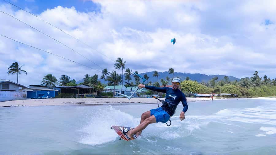 Koh Samui: Beachfront Kitesurfing Lesson with Professionals - The first minutes: wind theory and safety systems
