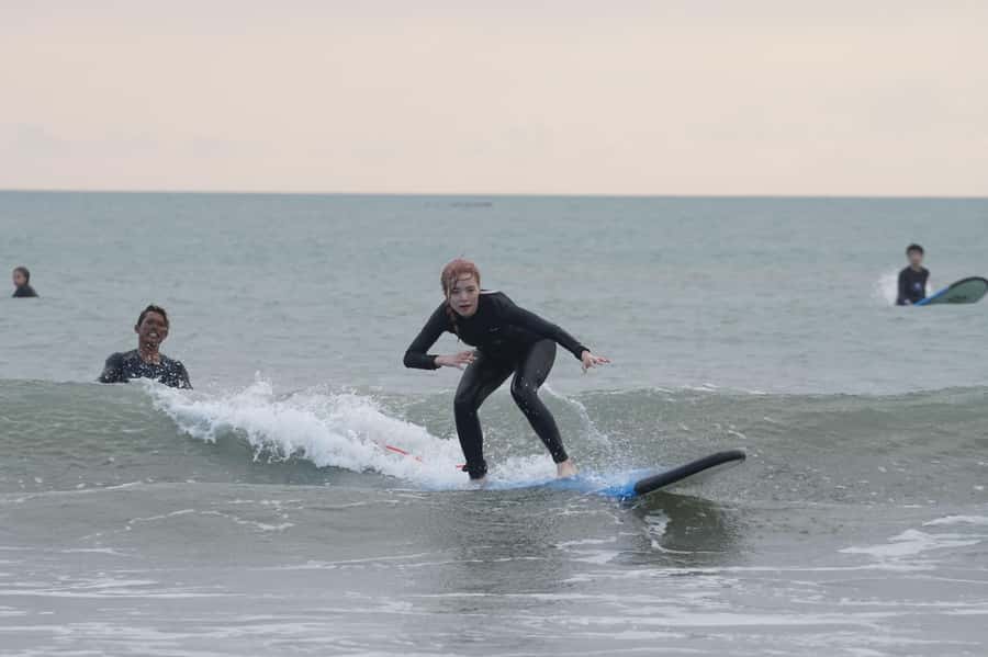 Kuta/Bali: Private Beginner & Intermediate Surf Lessons - Why the soft board and rashguard matter