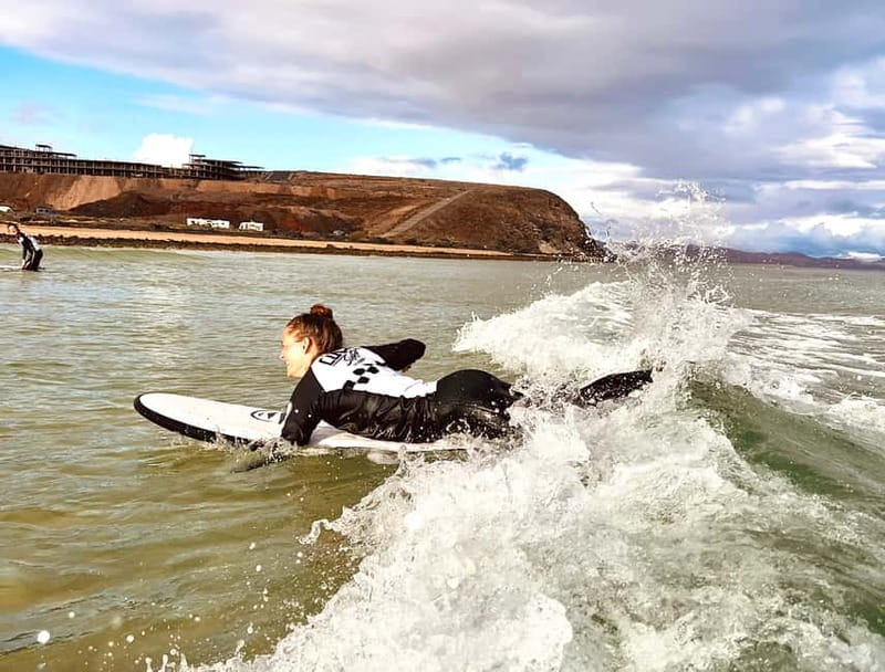 La Pared: Classic Surf Lesson in the South of Fuerteventura - The value of a six-person limit