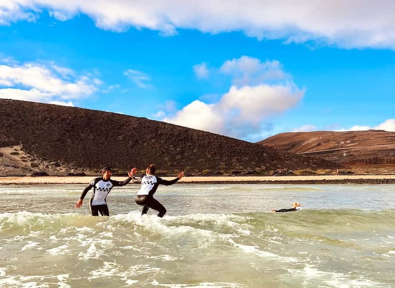 La Pared: Classic Surf Lesson in the South of Fuerteventura - Equipment, comfort, and what to bring