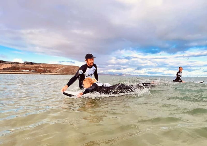 La Pared: Classic Surf Lesson in the South of Fuerteventura - Who should book this surf lesson?
