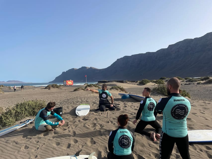 Lanzarote: dynamic surf lessons with friends or private lessons in Famara - Meeting the school van on the Famara road