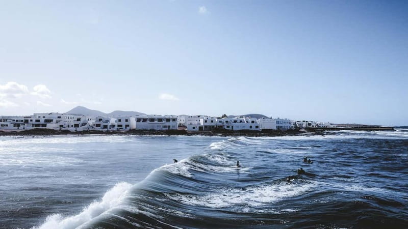 Lanzarote's First Surf School - 2-hour or 4-hour classes - Why Famara is a good place to learn