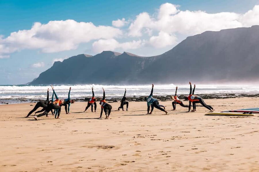 Lanzarote: Surf Experience in Famara with MauriSurf - Playa de Famara gives the lesson its character