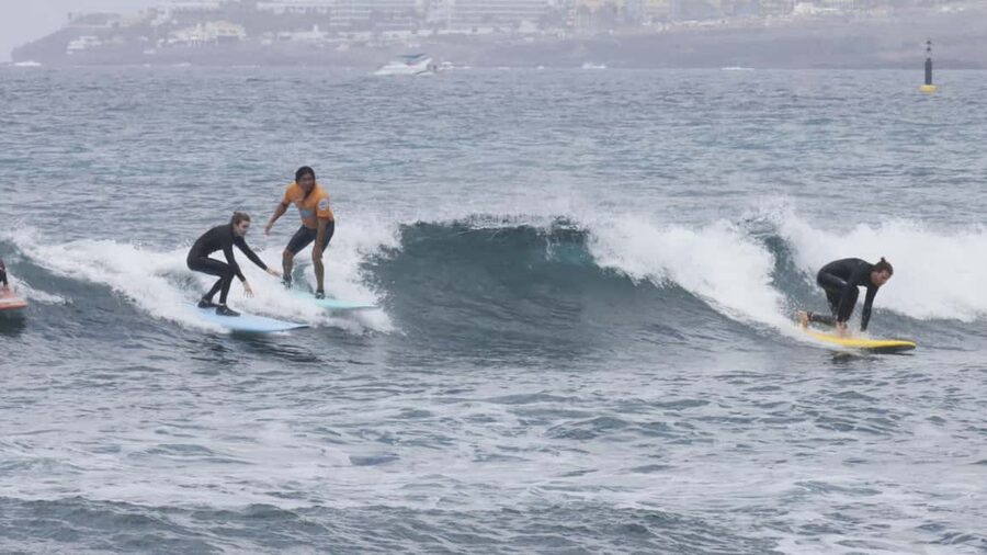 Las Américas: Inolvidable Private Surf Lesson Max 5persons - Why the wide bay helps beginners