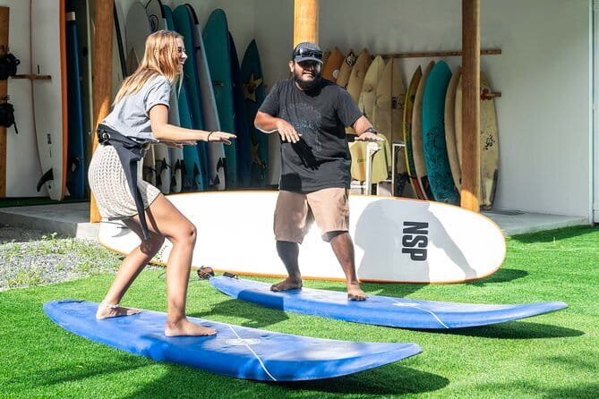 Learn to surf with Fuvahmulah Surf School - Key points about the Fuvahmulah lesson