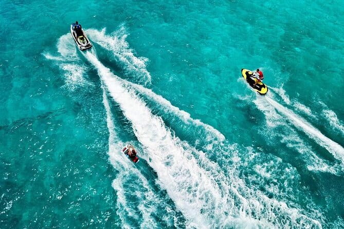 Learn to surf with Fuvahmulah Surf School - What the private format changes