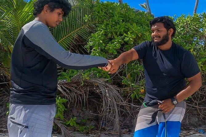 Learn to surf with Fuvahmulah Surf School - Who should book this experience