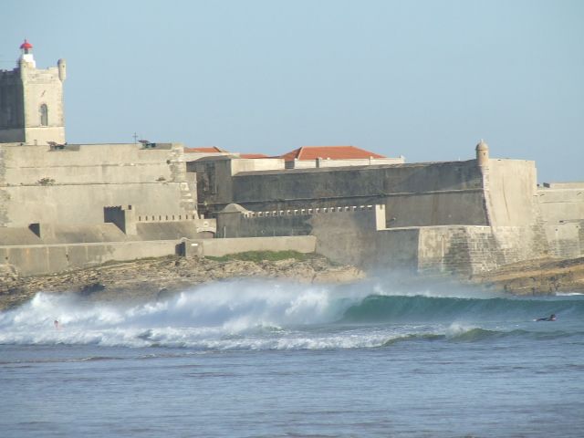 Lisbon: 1.5-Hour Surf Lesson - Getting Ready With a Board and Wetsuit