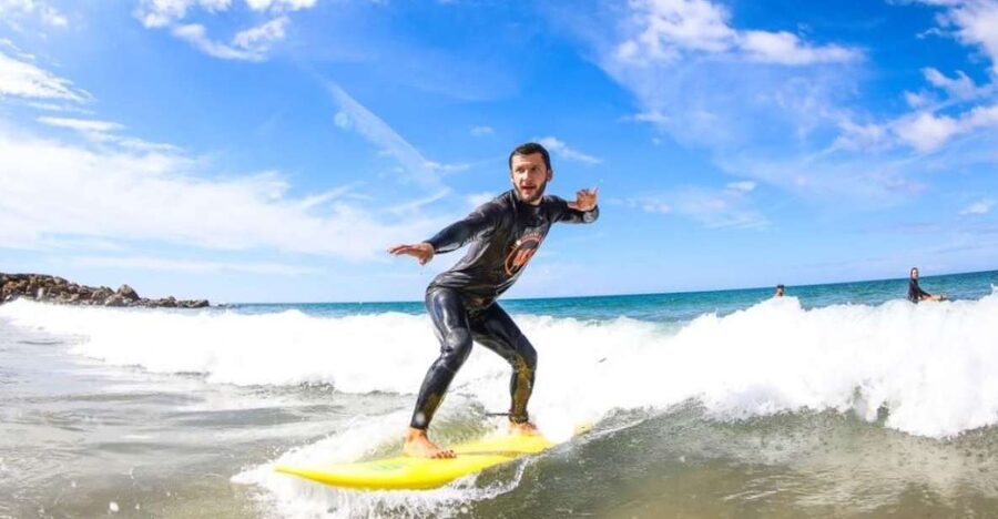 Lisbon: Capafórnia Surf Experience - Costa da Caparica gives you a real surf lesson