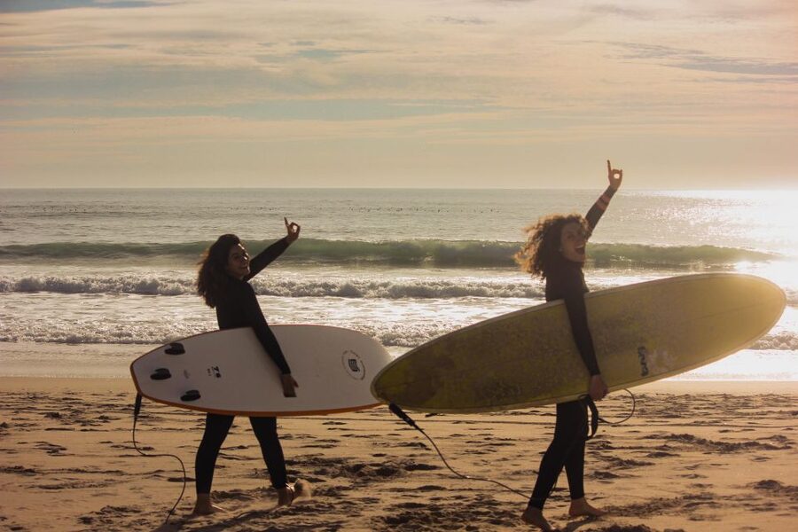 Lisbon: Come try our Surf Lesson in Costa da Caparica - The role of the tide and swell