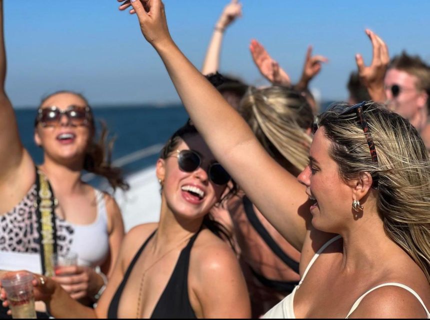 Lisbon: Splash Boat Party the only all inclusive party + SUP - The open bar and the $78 value