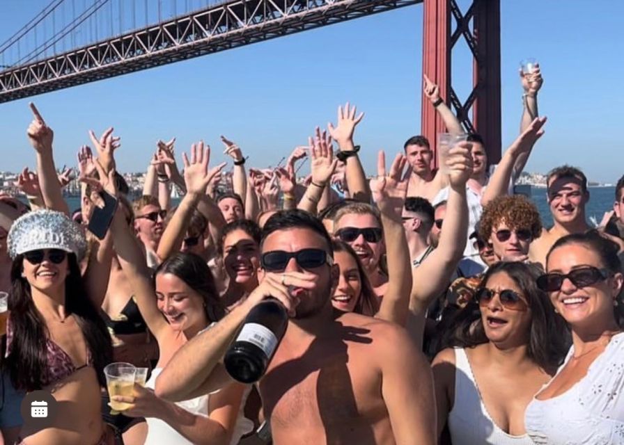 Lisbon: Splash Boat Party the only all inclusive party + SUP - Who will enjoy this most