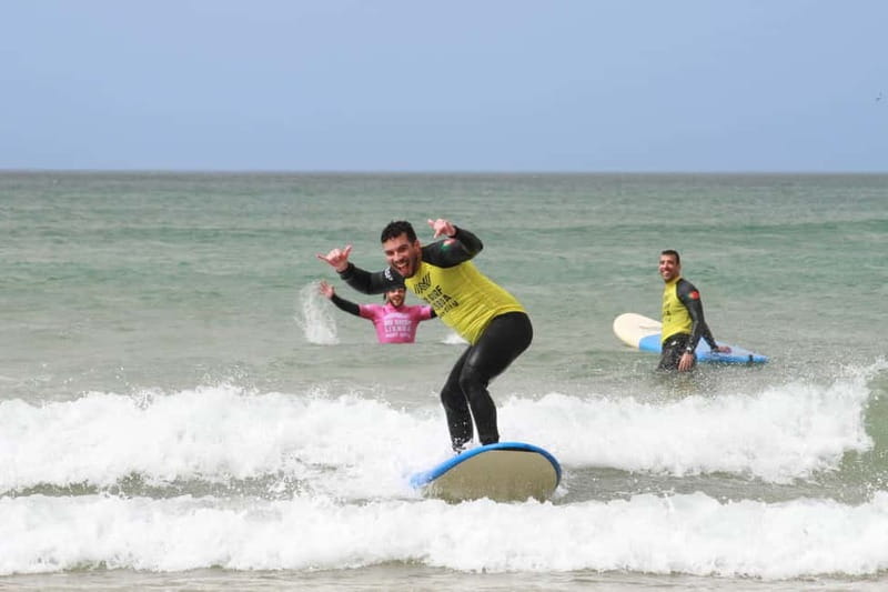 Lisbon: The Surf Instructor - surf lessons with transfer - Two hours of practice in the ocean