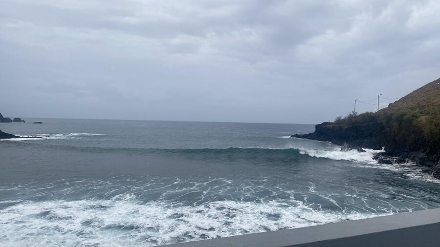 Madeira: surf lesson at Porto da Cruz - Why the tide can change your morning
