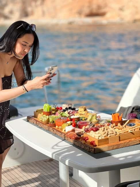 Majorca: Dinner aboard a private catamaran with snorkeling and paddle surfing - Key points to know before you sail