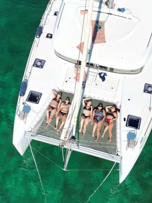 Majorca: Dinner aboard a private catamaran with snorkeling and paddle surfing - The first 45 minutes across the Bay of Palma