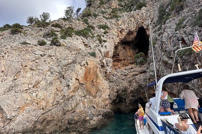 Mallorca Beach & Caves 4hr Boat Trip Drinks, Tapas, SUP & Snorkel - Is $104.27 a fair price?