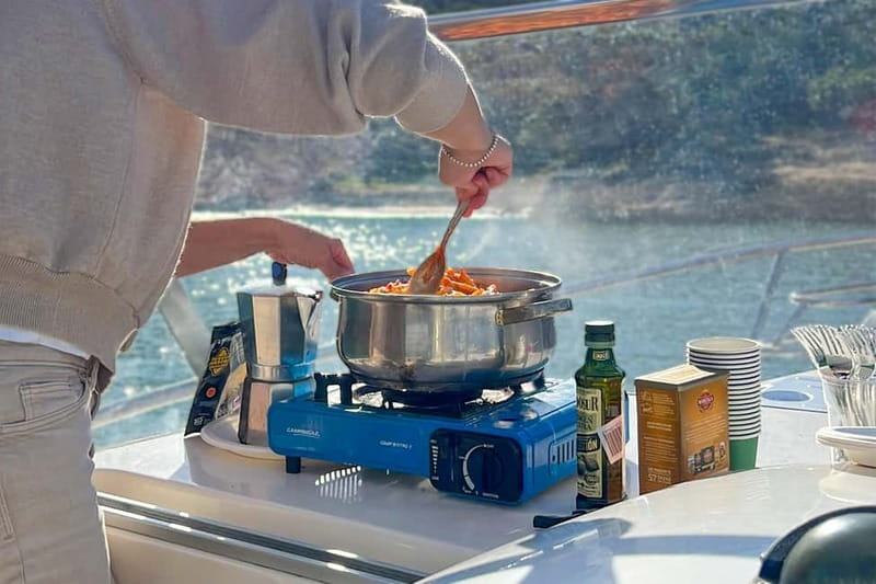 Mallorca: Private Watersports Boat. LUNCH Drinks SUP, Tubing - Choosing the morning, afternoon, or sunset plan