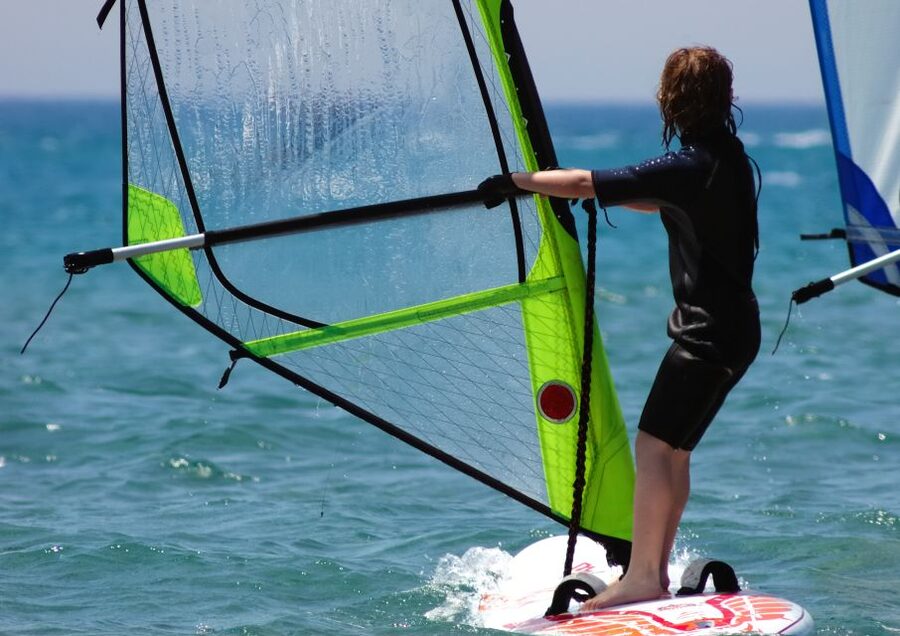 Mallorca: Private Windsurf Lesson - From first movement to basic turns