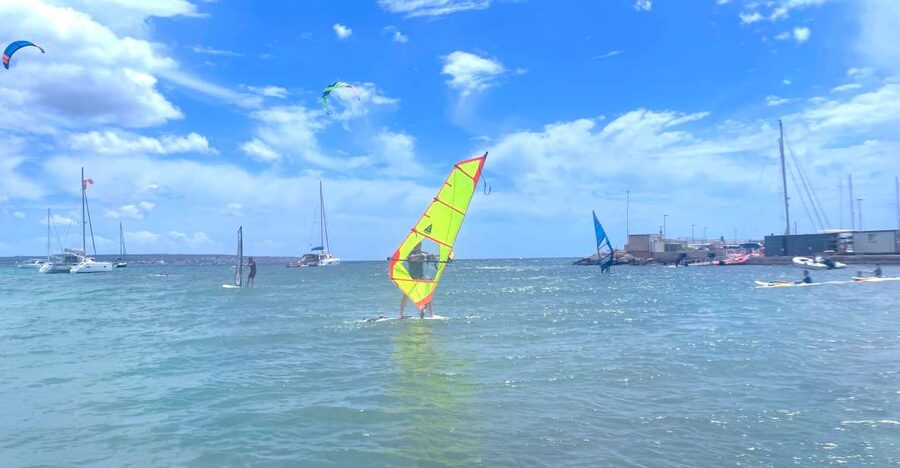 Mallorca: Private Windsurf Lesson - The 15-minute beach briefing