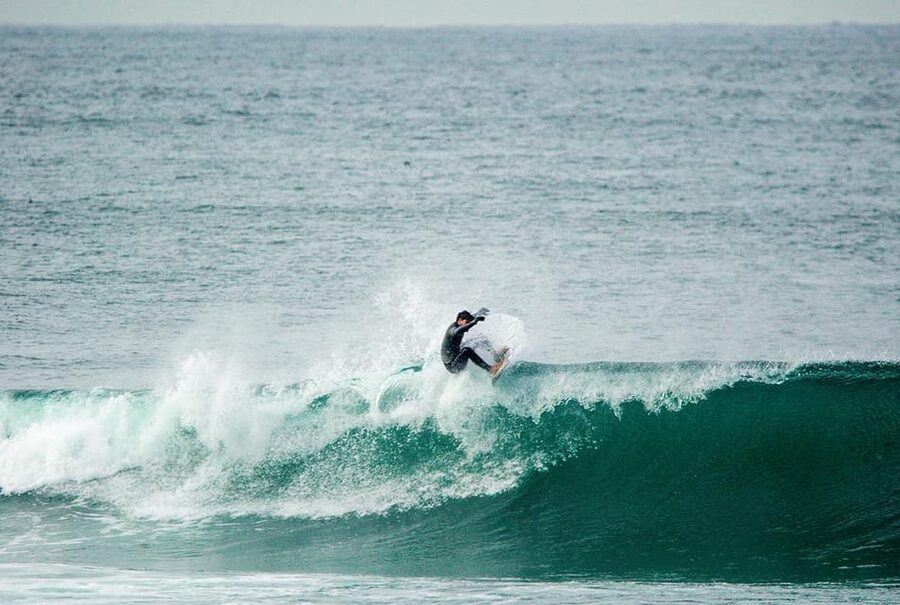 Matosinhos: Best surf Lesson with all equipment - Learning to stand, then trying the water