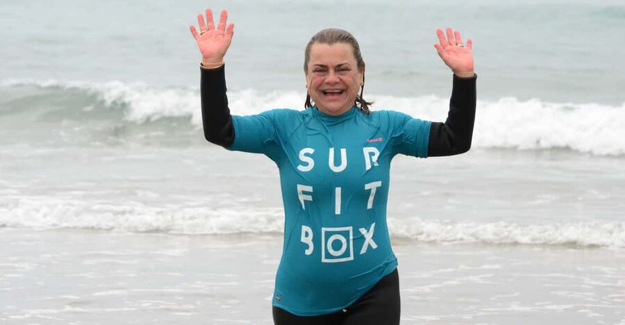 Matosinhos: Best surf Lesson with all equipment - Arriving at Surfitbox and getting ready