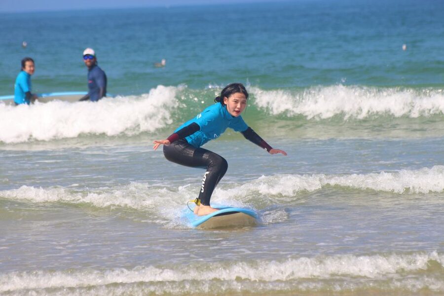 Matosinhos: Surfing Lesson with Equipment - The coaches and teaching style