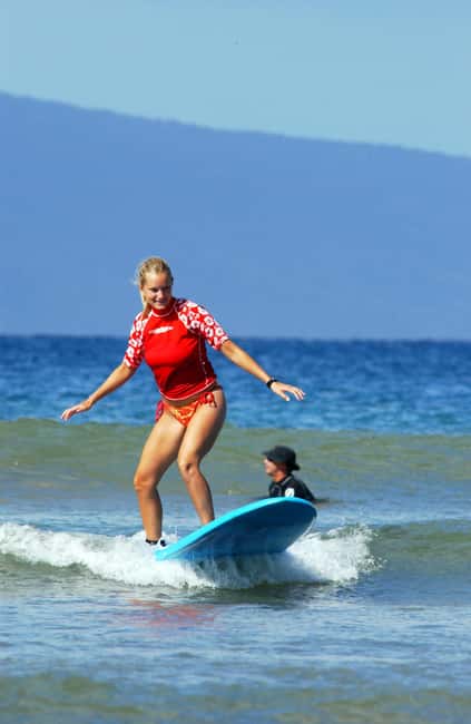 Maui: Surfing Lesson for everyone ; pure fun! - The land lesson makes the first wave less confusing