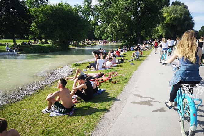 Mini Classic Bike Tour @ 4pm incl. Beer Garden & Surfers 2,5 hrs - Odeonsplatz, the Theatine Church, and the Hofgarten