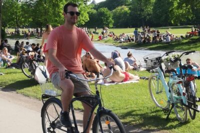 Mini Classic Bike Tour @ 4pm incl. Beer Garden & Surfers 2,5 hrs