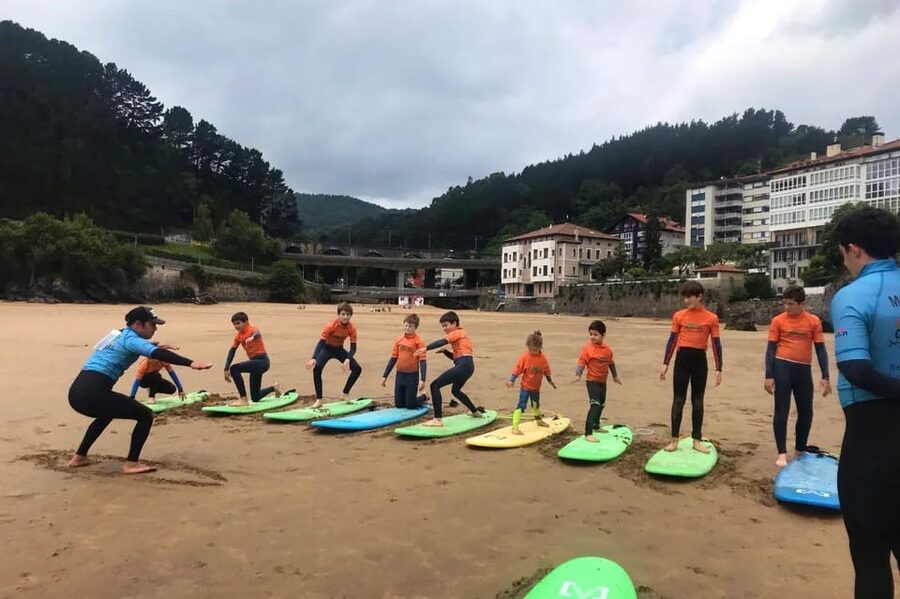 Mundaka: Surfing Course Initiation - What beginners should expect from the water