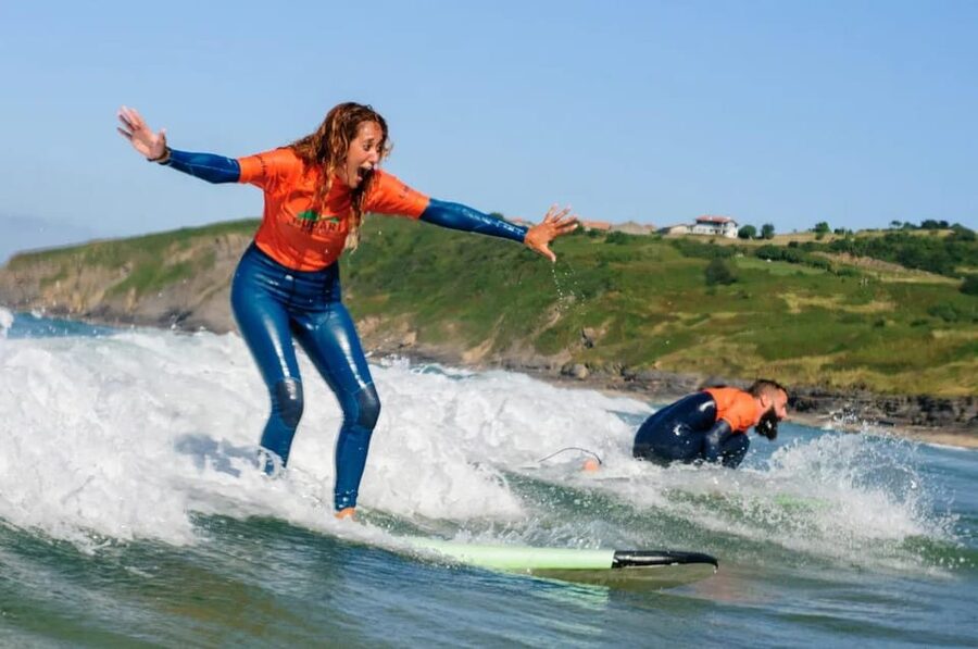 Mundaka: Surfing Course Initiation - The first stage: board basics and water safety