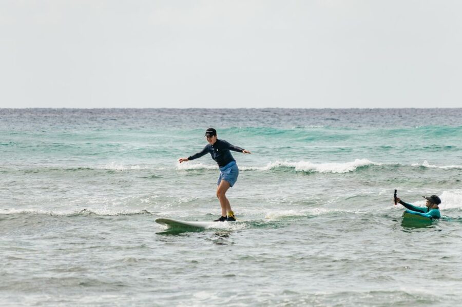 Oahu: Beginner-Friendly Waikiki Beach Surfing Lesson - The beach briefing: 20 to 30 minutes that matter