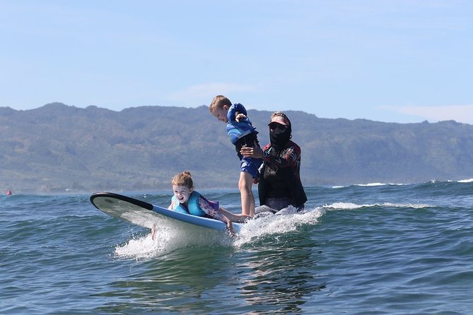 Oahu Private Surfing Lesson - Learning to paddle through the break