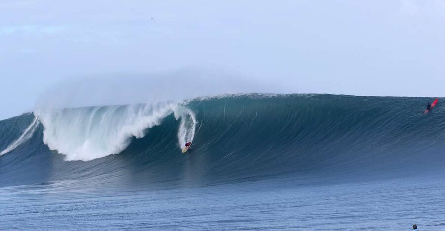 Oahu: Private Surfing Lesson with Local Big Wave Surfer - The beach briefing covers more than standing up