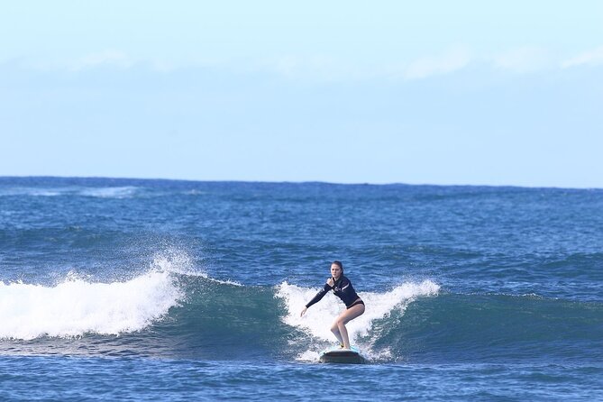 Oahu Semi Private Surfing Lesson - The beach lesson: reading waves before riding them