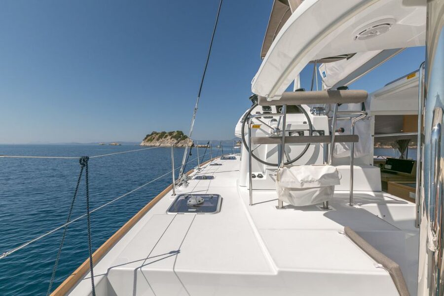 Paros: Private Catamaran Cruise with Lunch, Drinks & SUP - A catamaran built for a group of 10