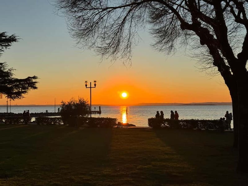 Peschiera del Garda SUP experience: Sightseeing tour on Lake Garda - Through the bridges and canals