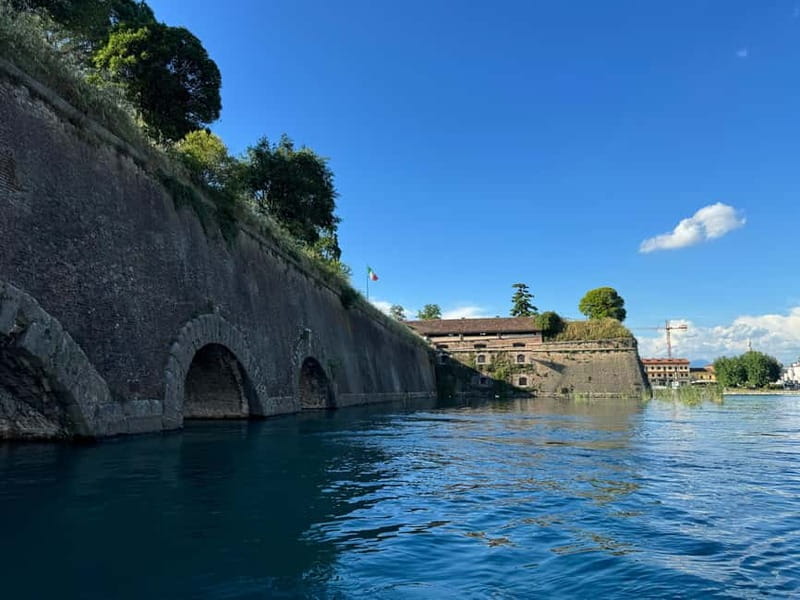 Peschiera del Garda SUP experience: Sightseeing tour on Lake Garda - What the $93 price gets you