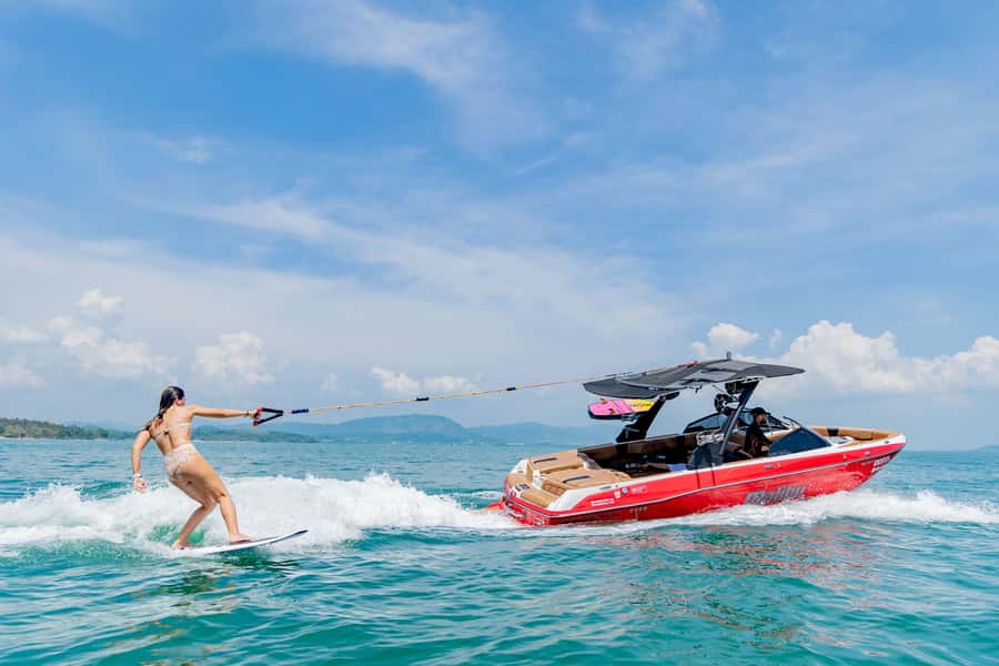 Phuket: Private Wakesurf Experience by Malibu Boat - What the Malibu boat setup means for you