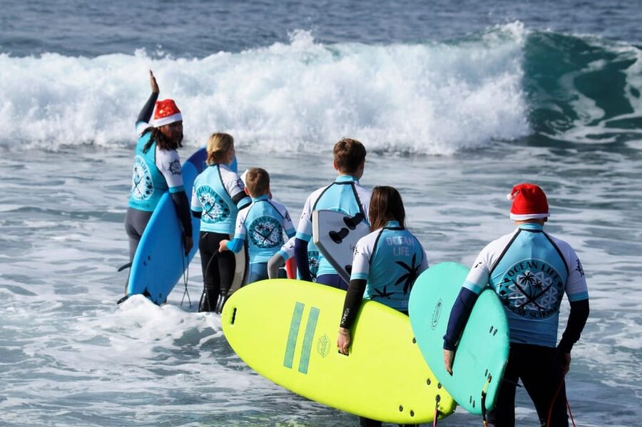 Playa de Las Americas: Surfing Group Lesson +13 Years old - What to bring and what to leave behind