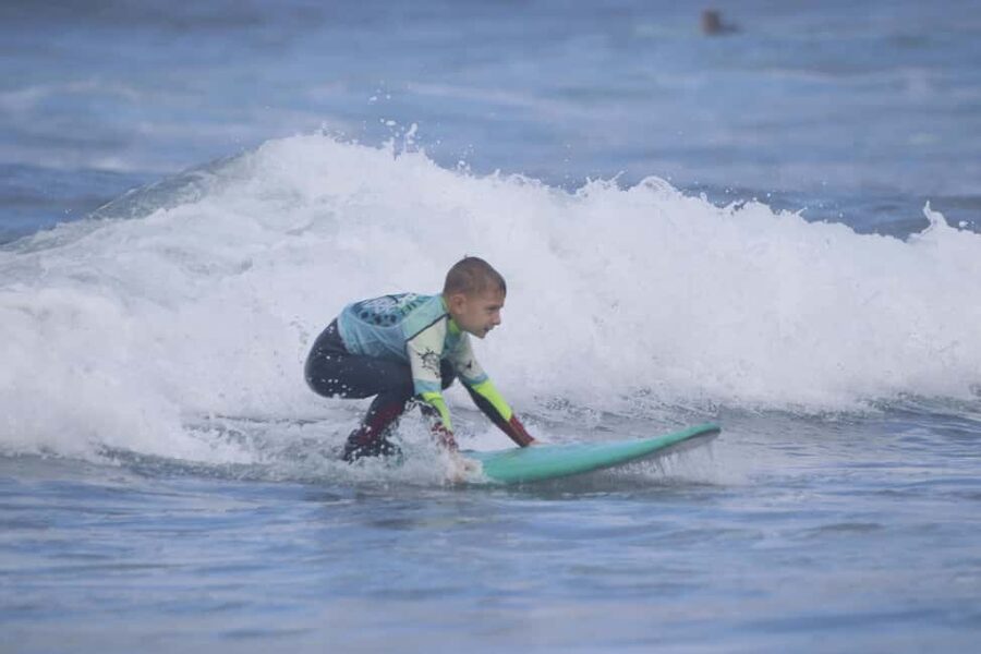 Playa de Las Americas: Surfing Group Lesson +13 Years old - What the included equipment means for you