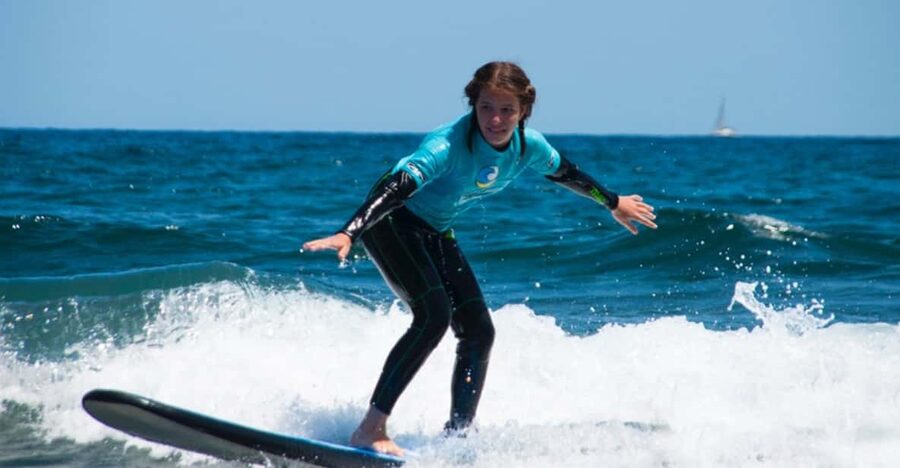 Playa del Inglés surf lessons - Meeting the school near the Maspalomas Lighthouse