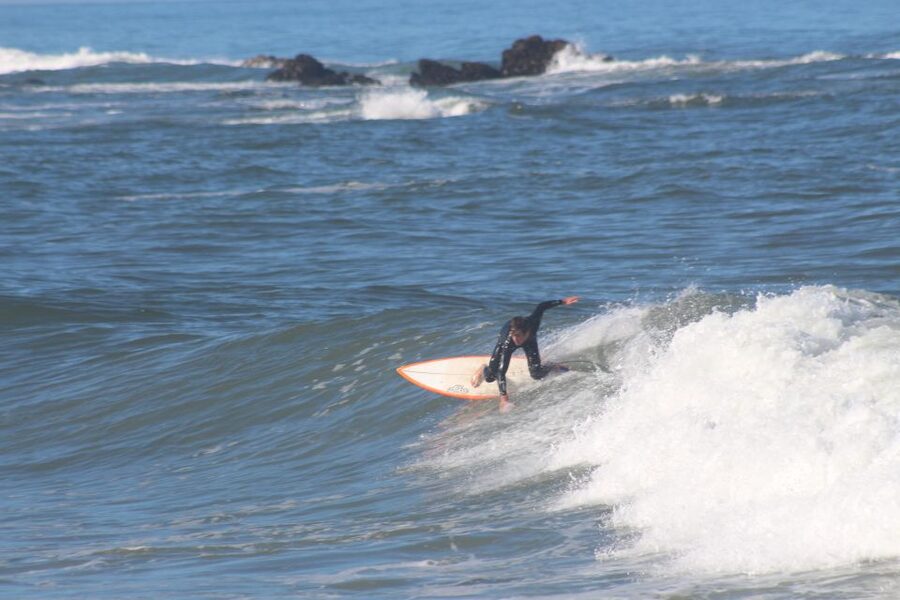 Porto: Small Group Surf Lesson with Transportation - The beach changes with the day